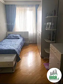 Satılır 3 otaqlı köhnə tikili 80 m²