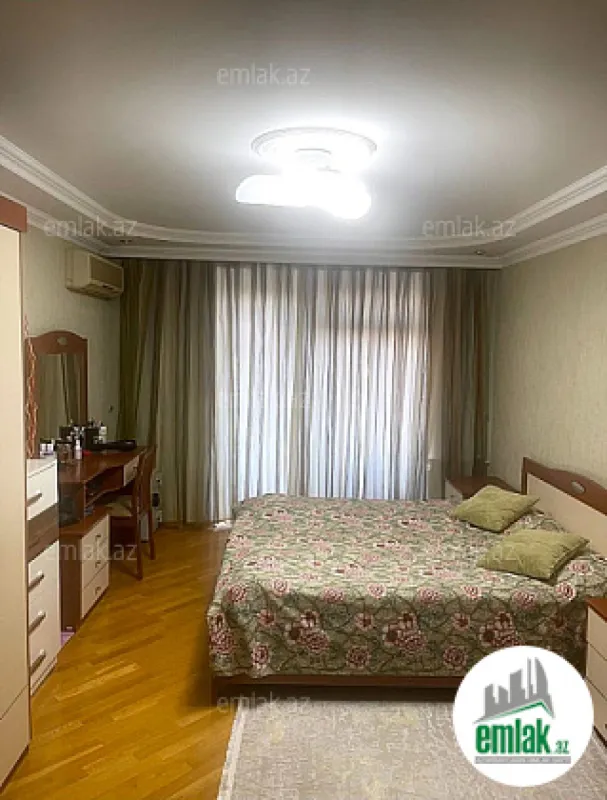 Satılır 3 otaqlı köhnə tikili 80 m²