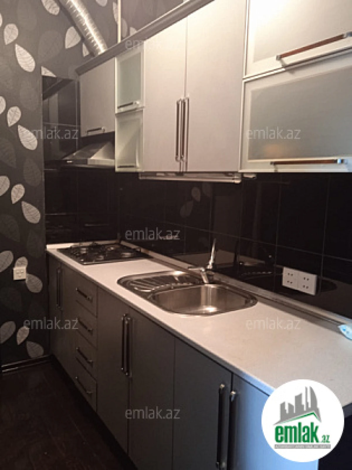 Satılır 2 otaqlı köhnə tikili 40 m²