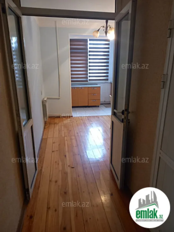 Satılır 2 otaqlı köhnə tikili 65 m²