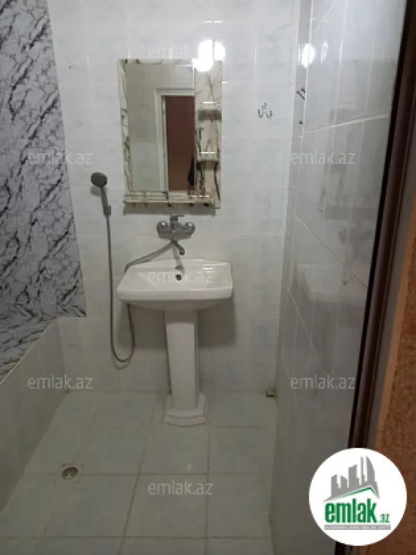 Satılır 2 otaqlı köhnə tikili 65 m²