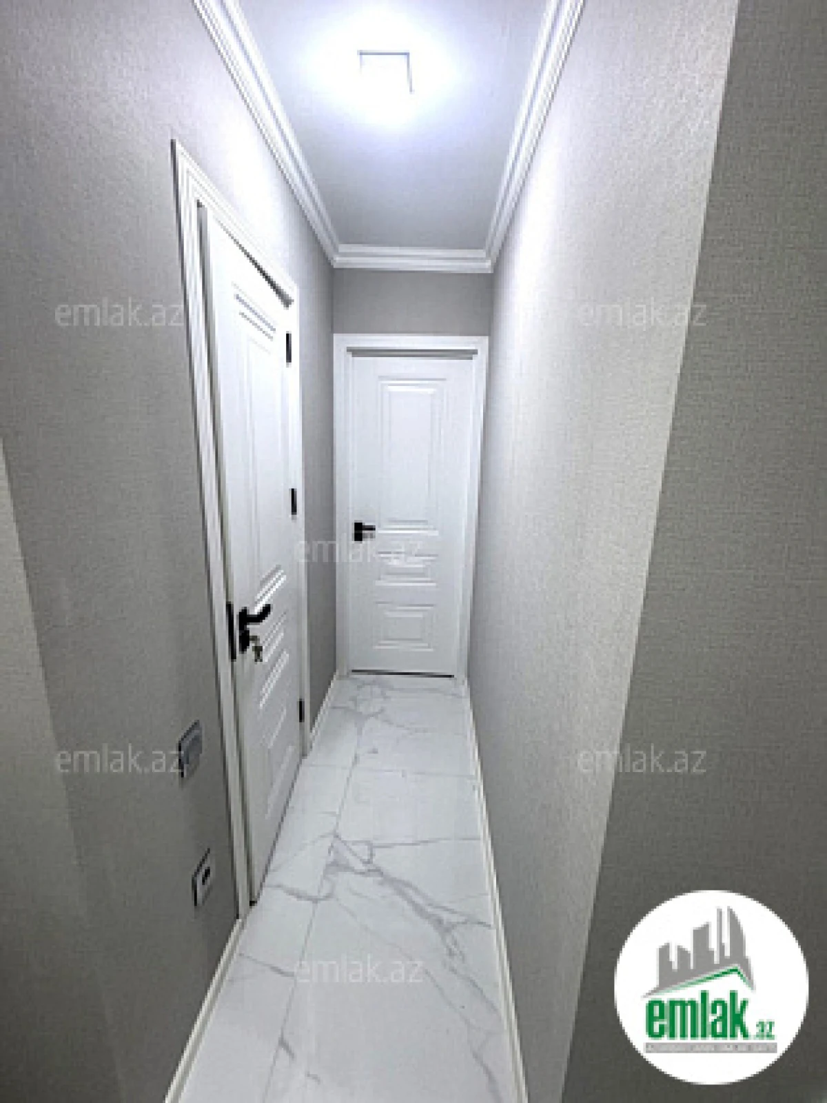 Satılır 2 otaqlı köhnə tikili 60 m²