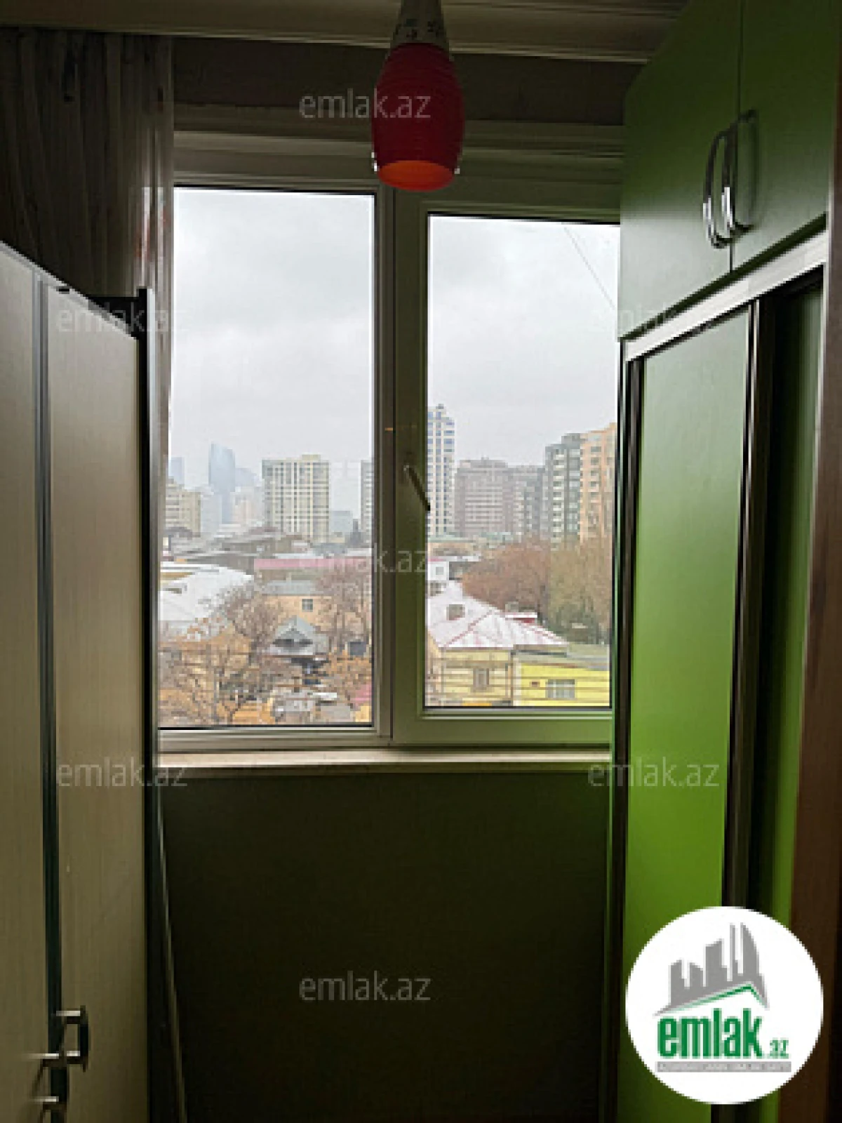 Satılır 3 otaqlı köhnə tikili 100 m²