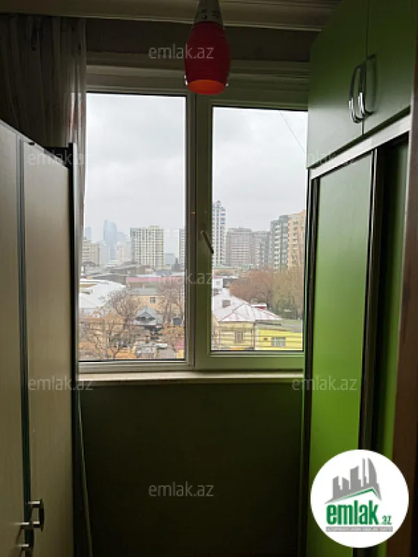 Satılır 3 otaqlı köhnə tikili 100 m²