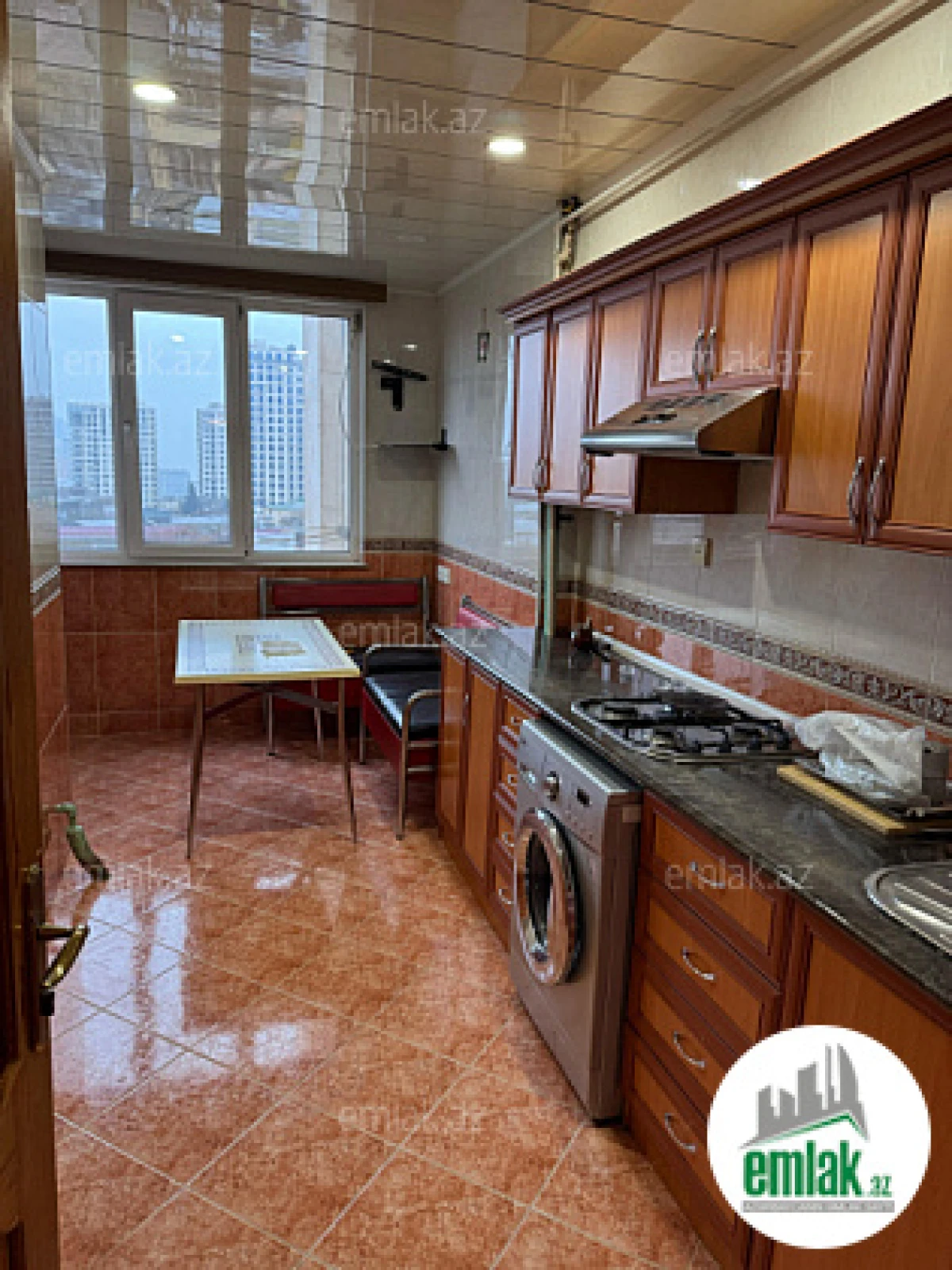 Satılır 3 otaqlı köhnə tikili 100 m²