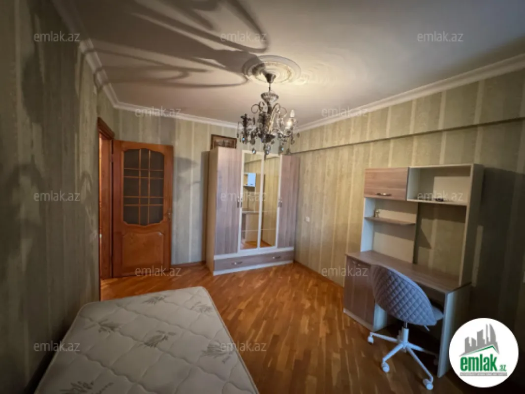 Satılır 3 otaqlı köhnə tikili 100 m²