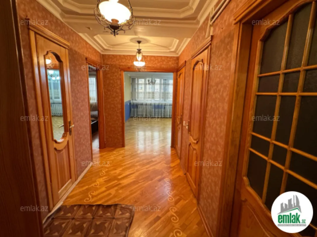 Satılır 3 otaqlı köhnə tikili 100 m²