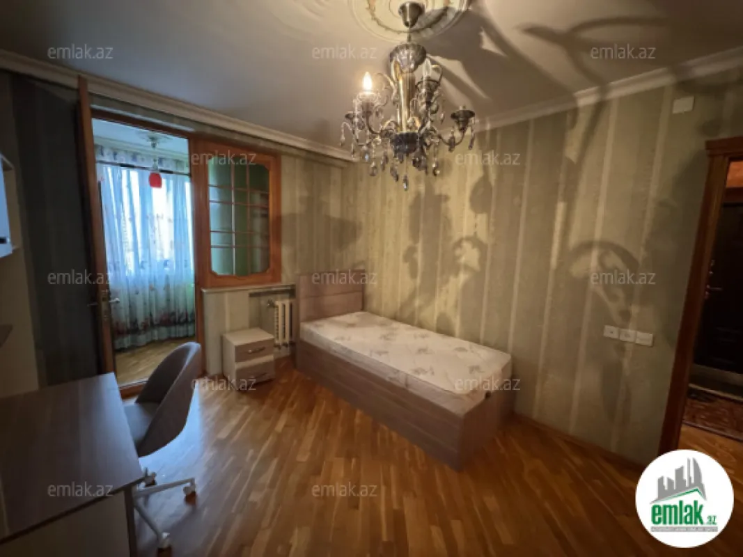 Satılır 3 otaqlı köhnə tikili 100 m²