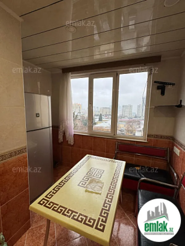 Satılır 3 otaqlı köhnə tikili 100 m²