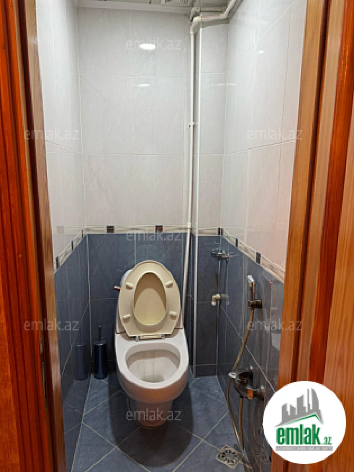 Satılır 3 otaqlı köhnə tikili 100 m²