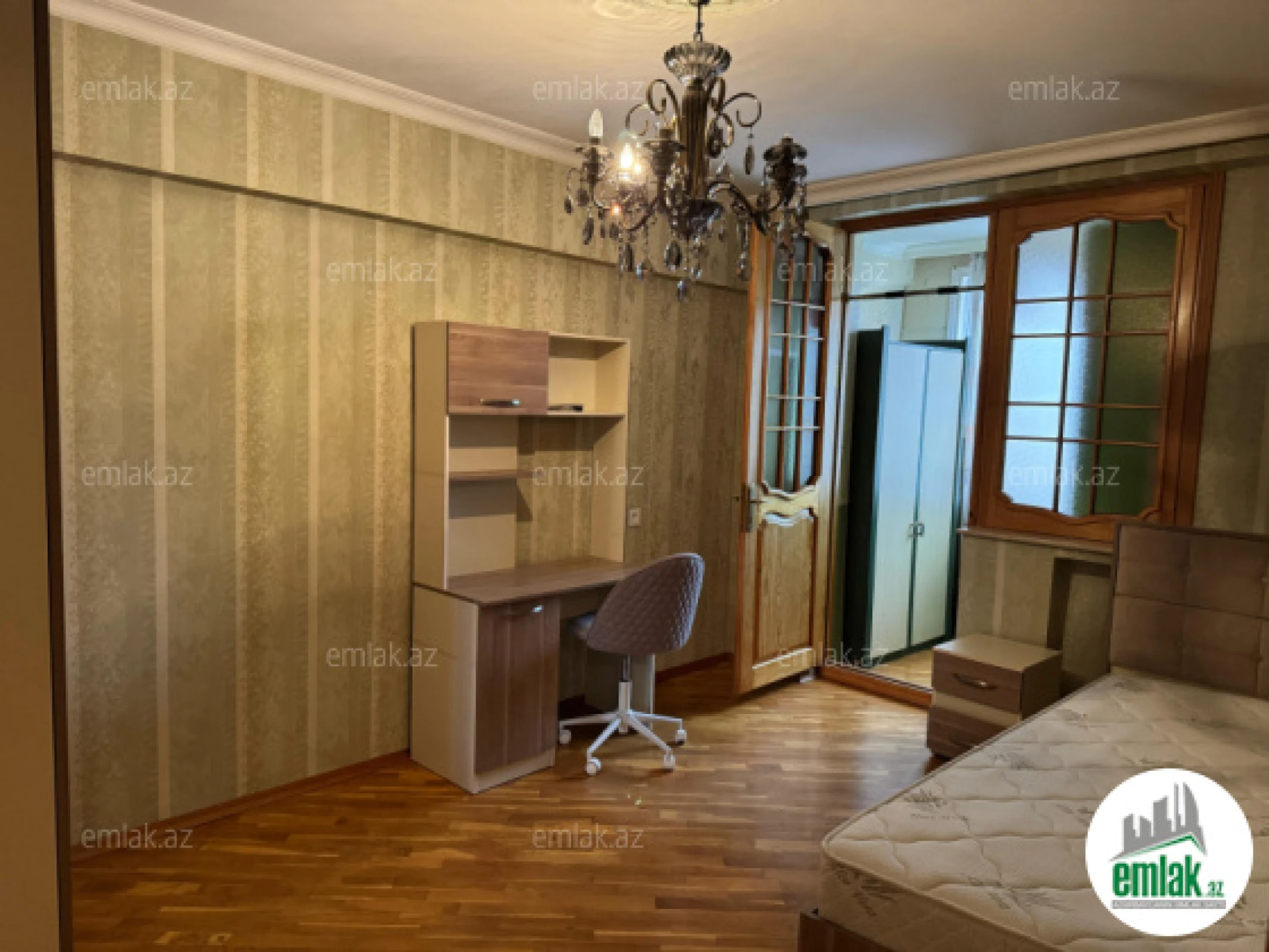 Satılır 3 otaqlı köhnə tikili 100 m²