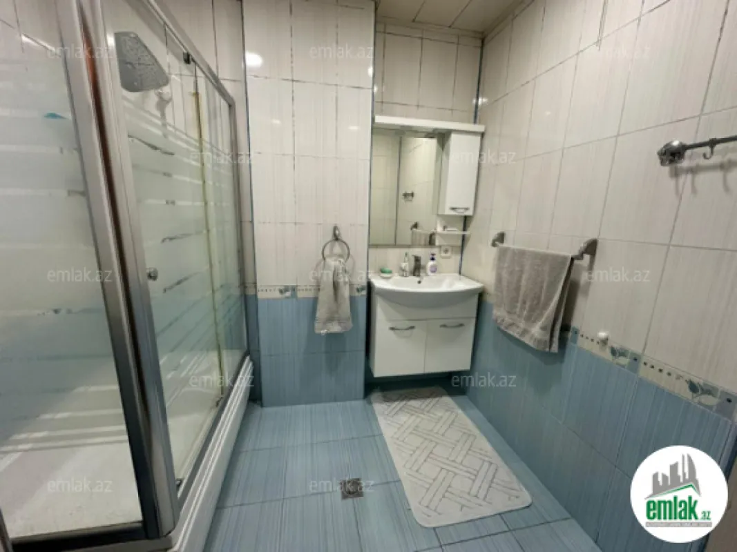 Satılır 8 otaqlı həyət evi 450 m²