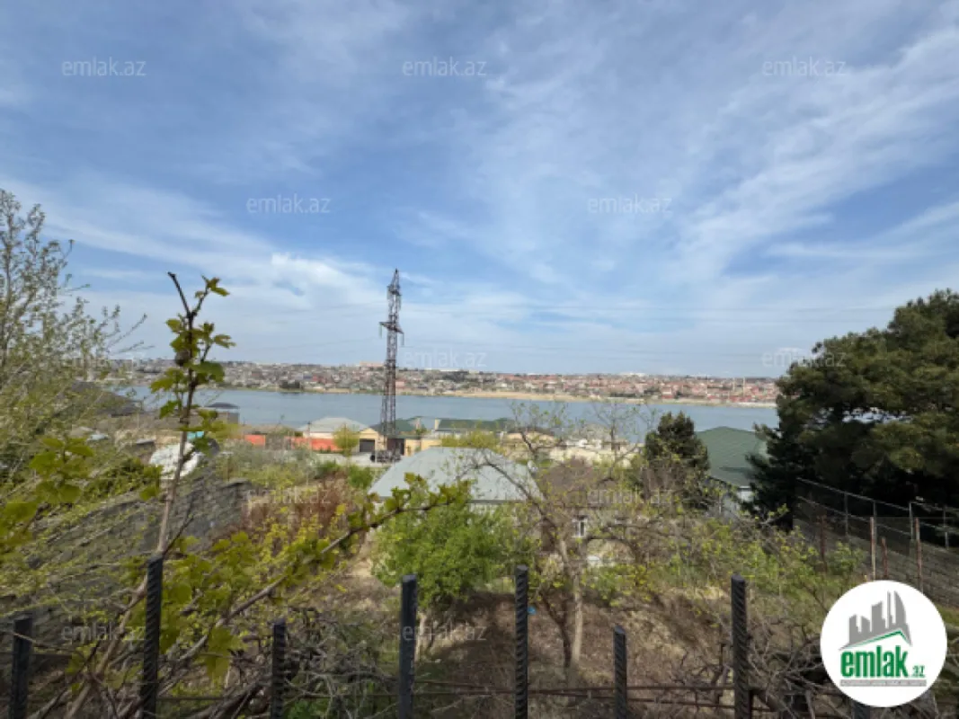 Satılır 8 otaqlı həyət evi 450 m²