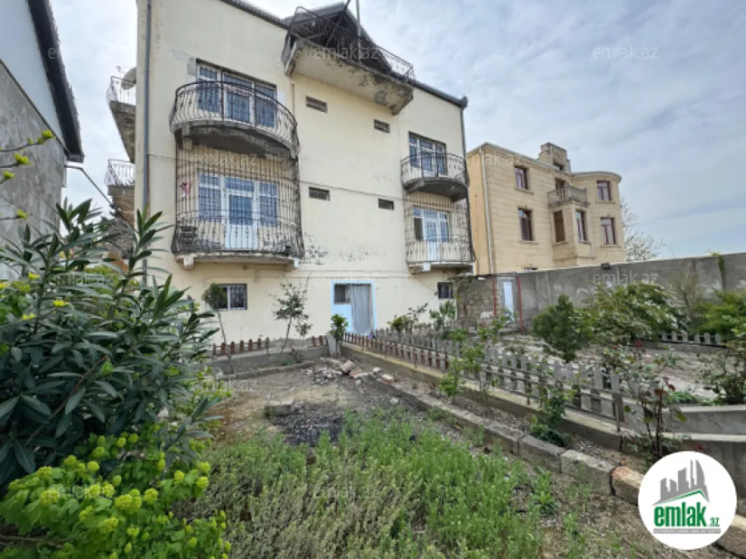 Satılır 8 otaqlı həyət evi 450 m²