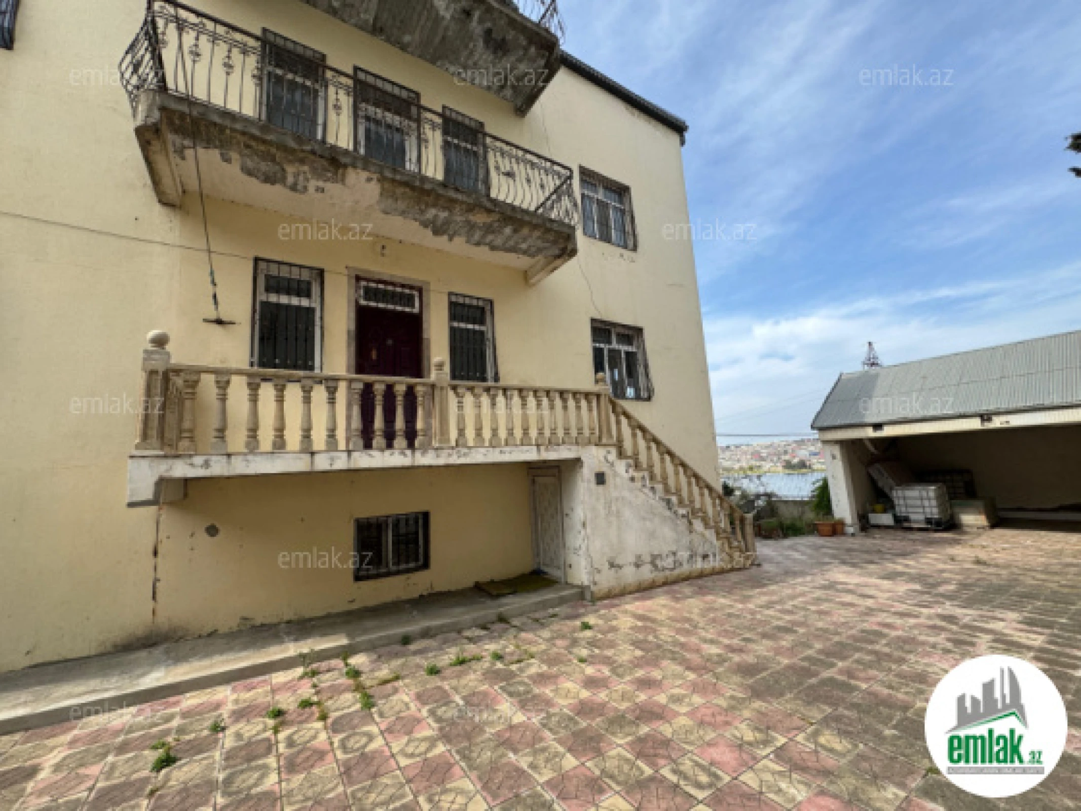 Satılır 8 otaqlı həyət evi 450 m²