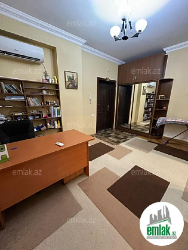 Satılır 8 otaqlı həyət evi 450 m²