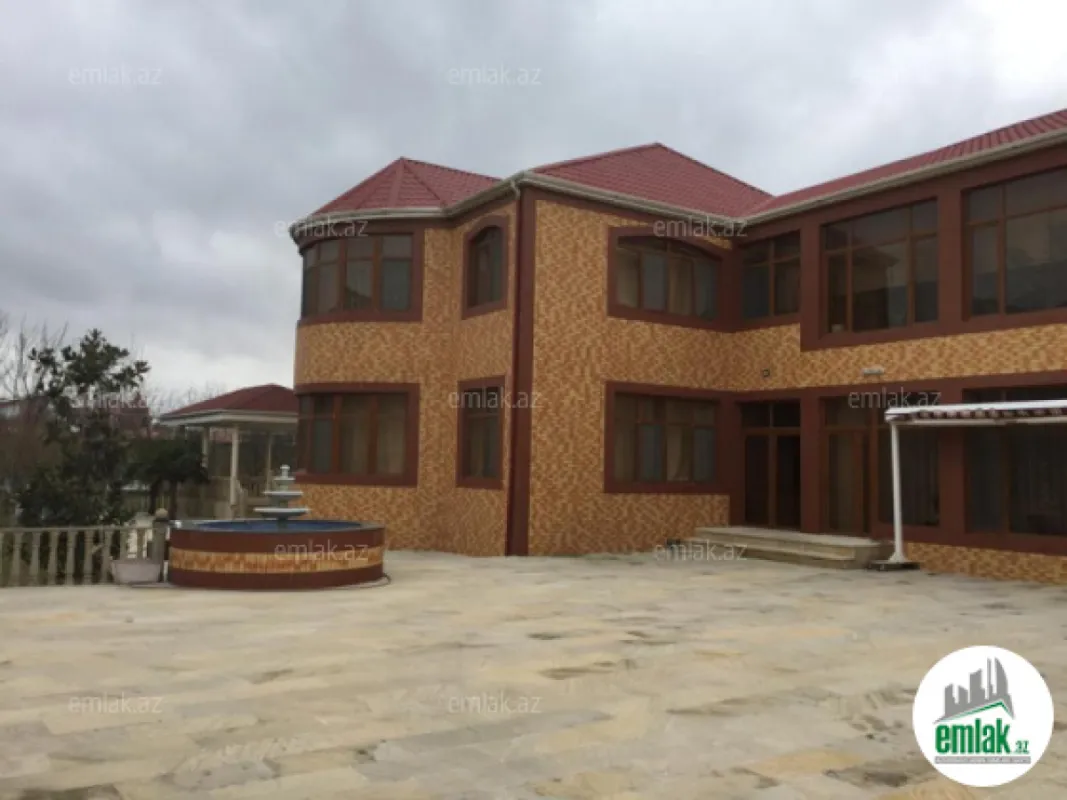 Satılır 8 otaqlı həyət evi 700 m²