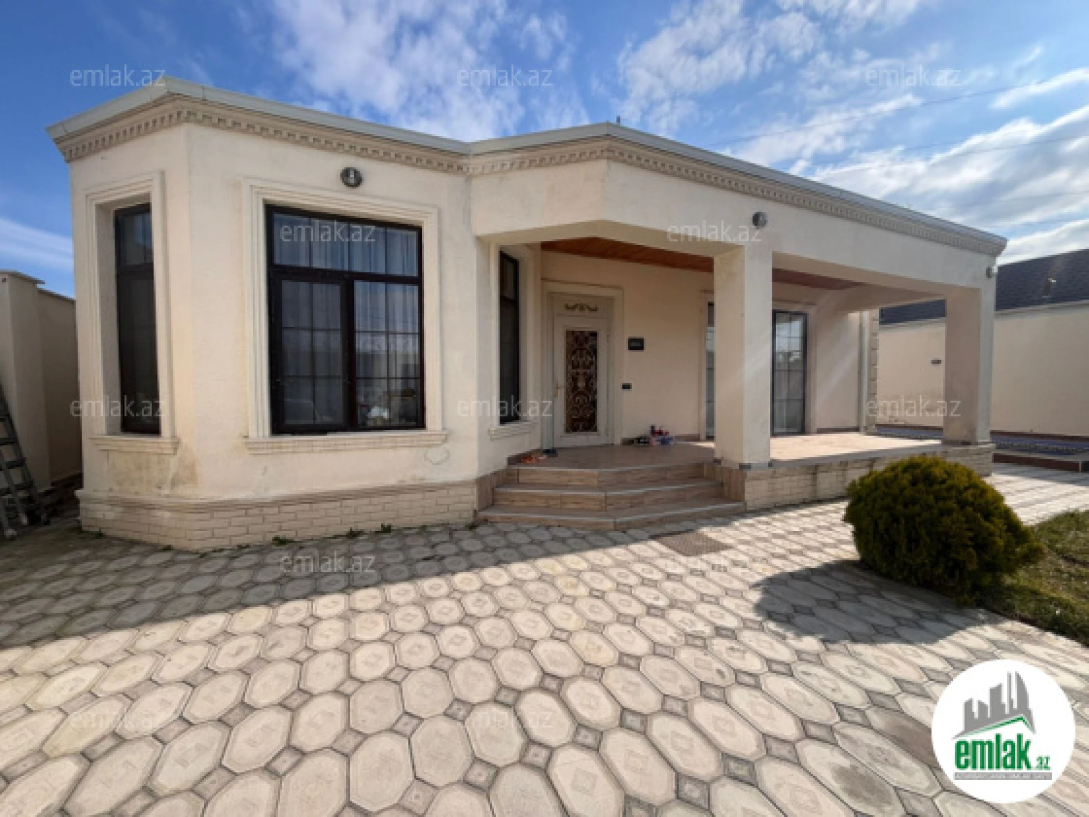 Satılır 4 otaqlı mənzil 150 m²
