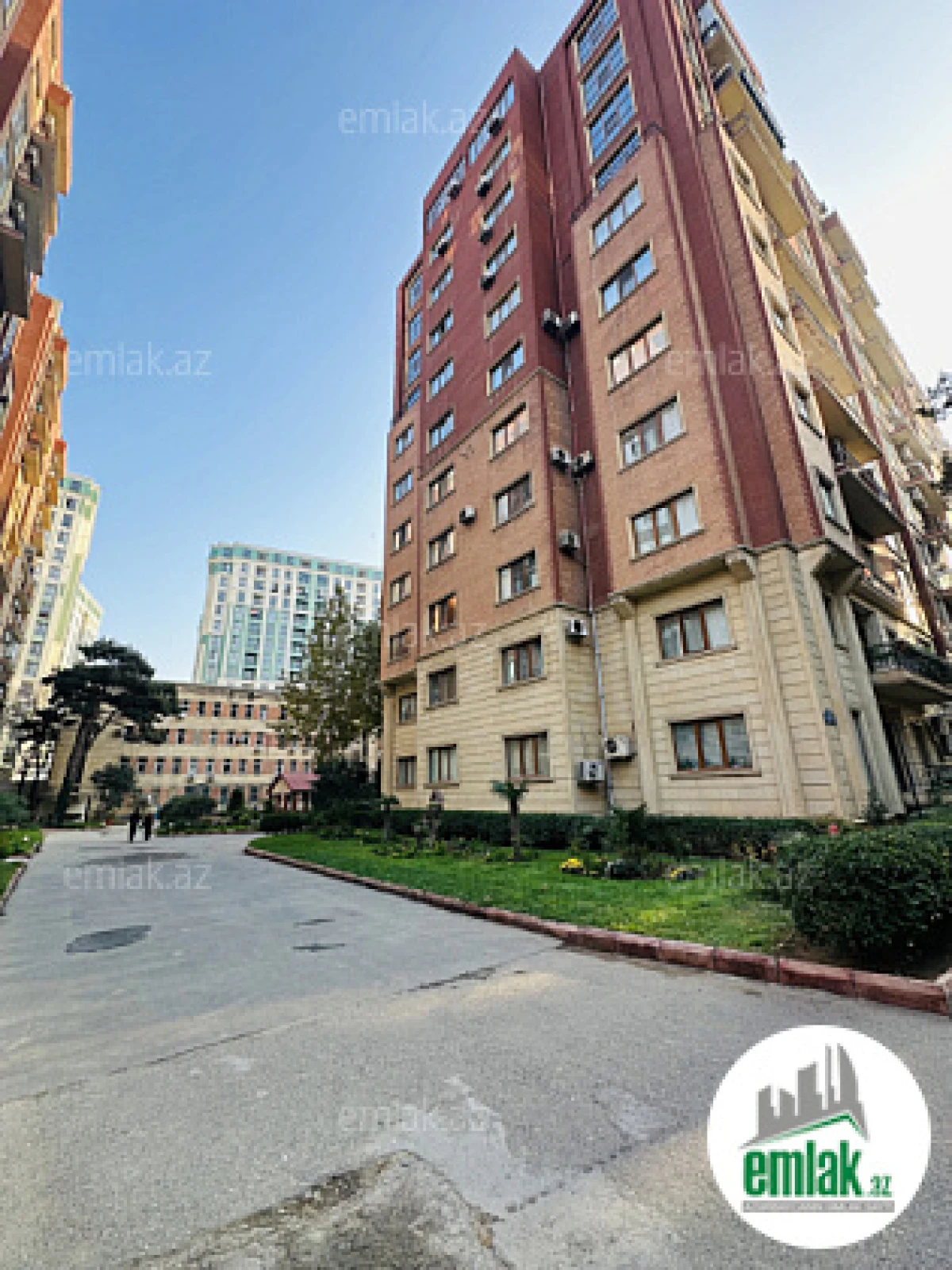 Satılır 3 otaqlı ofis 160 m²