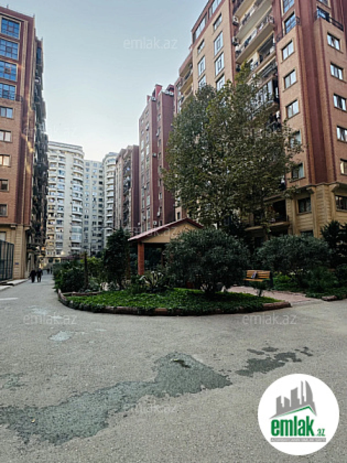 Satılır 3 otaqlı ofis 160 m²