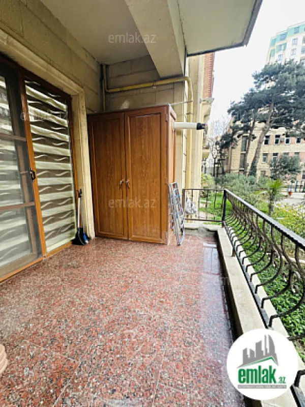 Satılır 3 otaqlı ofis 160 m²