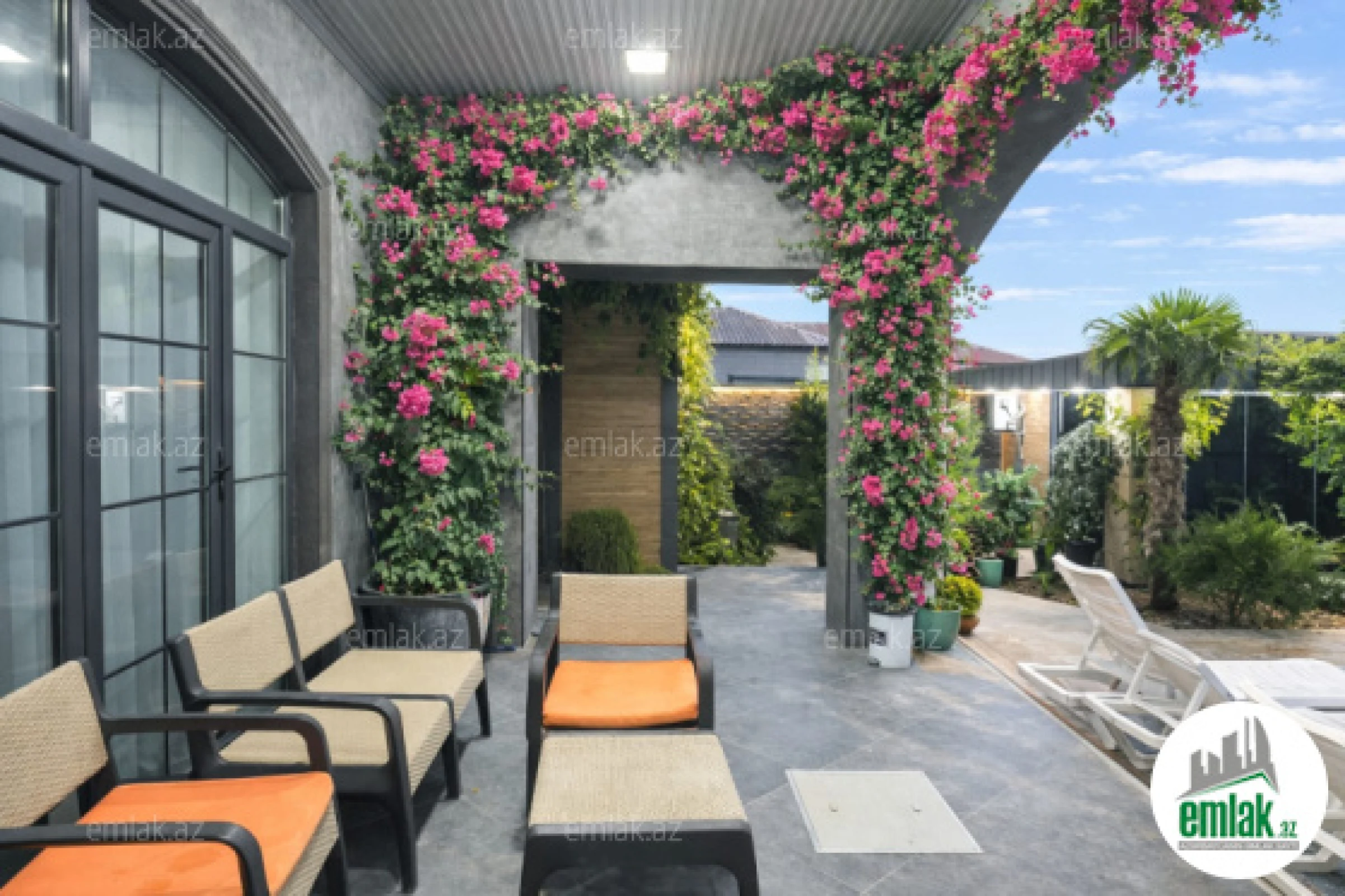 Satılır 5 otaqlı mənzil 200 m²