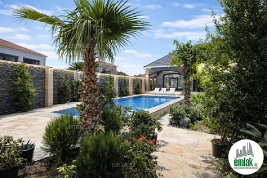 Satılır 5 otaqlı mənzil 200 m²