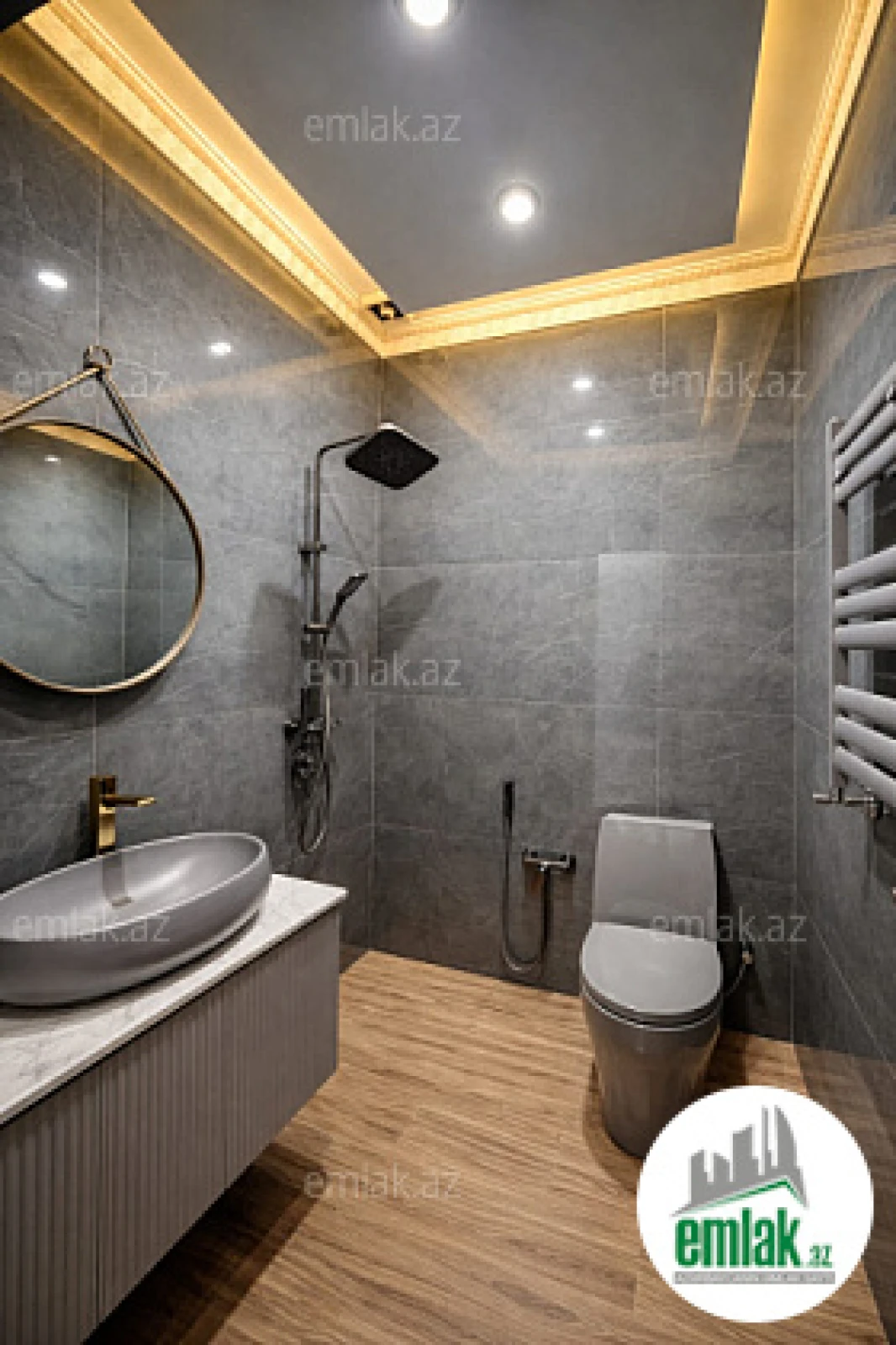 Satılır 5 otaqlı mənzil 200 m²