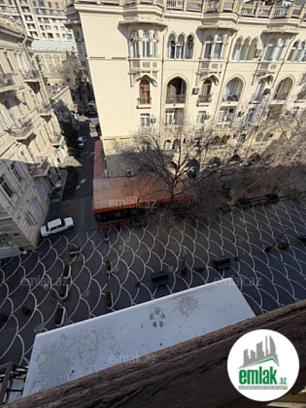 Satılır 2 otaqlı köhnə tikili 45 m²