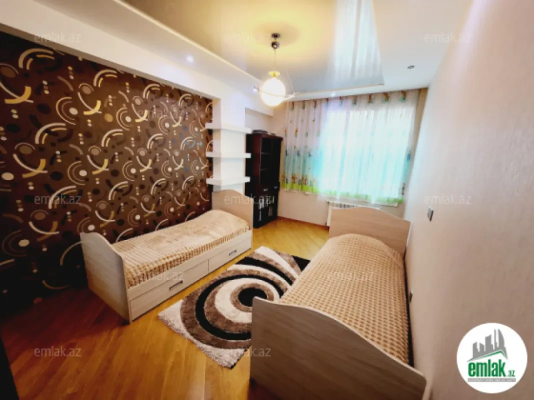Satılır 3 otaqlı yeni tikili 130 m²