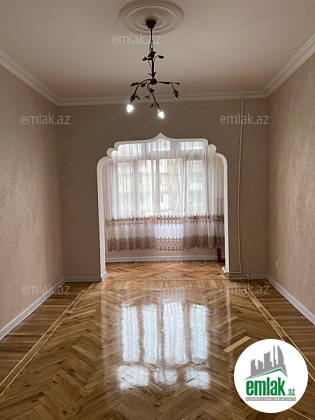 Satılır 4 otaqlı köhnə tikili 100 m² — Bakı 4 otaq 100.00 m²