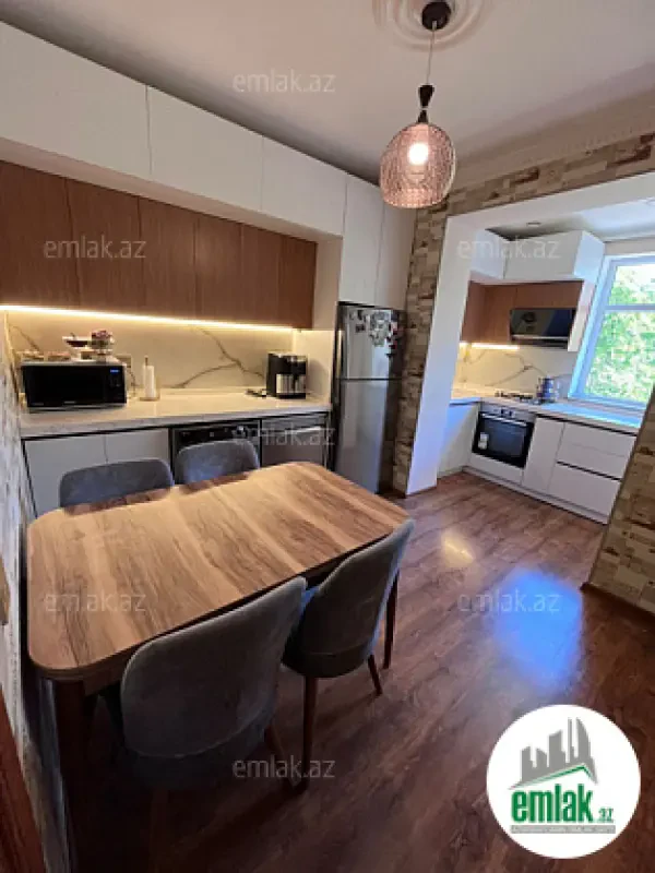 Satılır 3 otaqlı köhnə tikili 90 m²