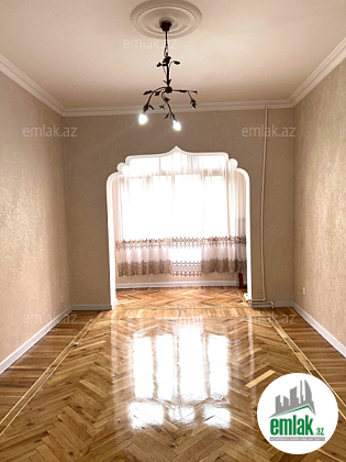 Satılır 4 otaqlı köhnə tikili 100 m² — Bakı 4 otaq 100.00 m²