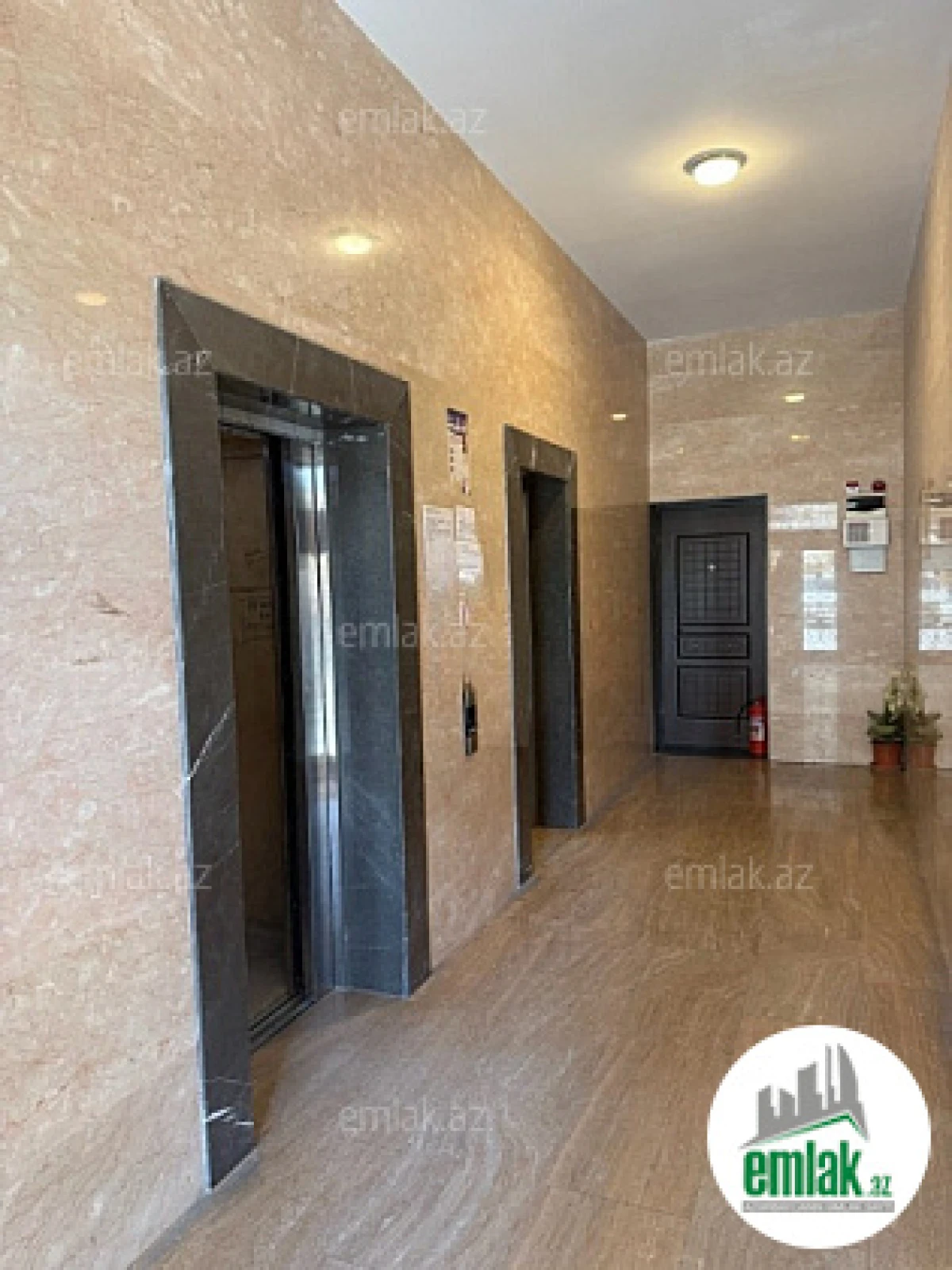 Satılır 4 otaqlı yeni tikili 180 m²