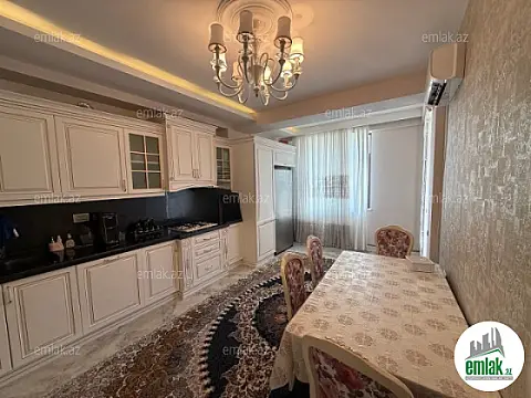 Satılır 4 otaqlı yeni tikili 180 m²