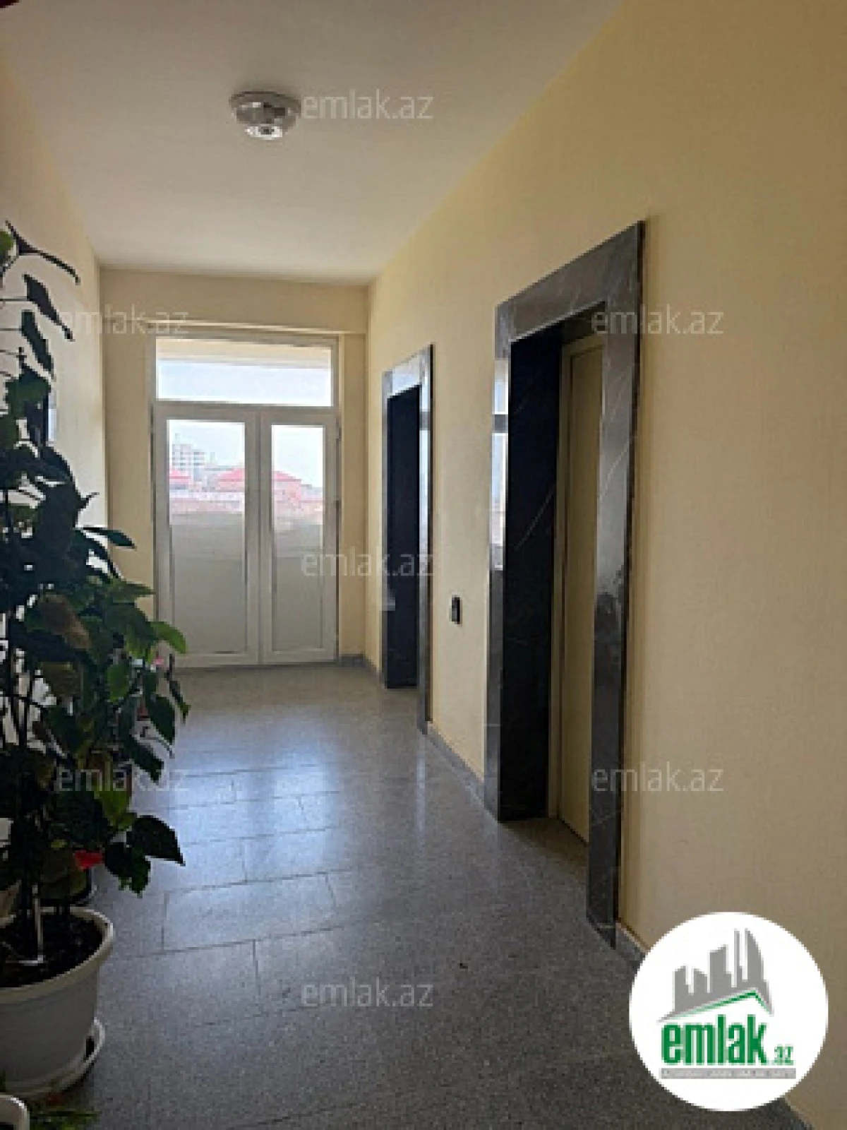 Satılır 4 otaqlı yeni tikili 180 m²