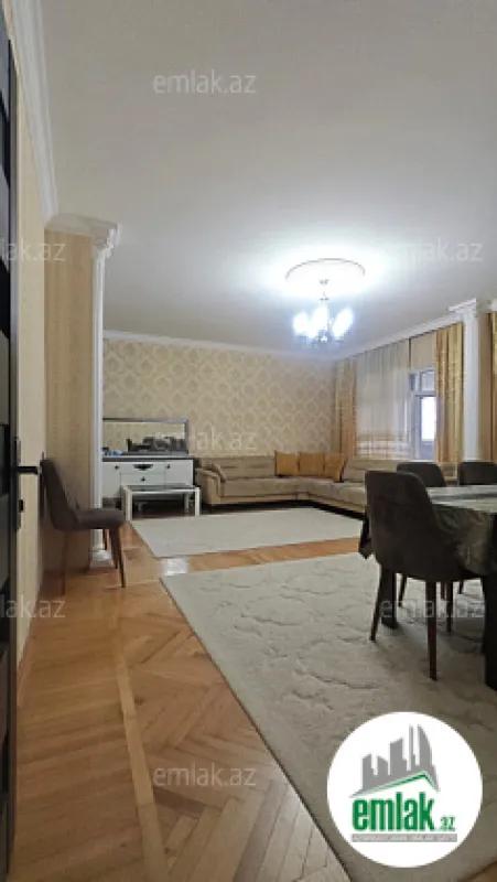 Satılır 4 otaqlı köhnə tikili 130 m²