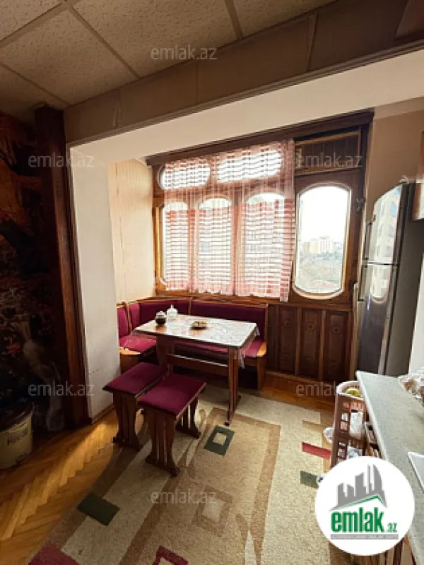 Satılır 3 otaqlı köhnə tikili 90 m²