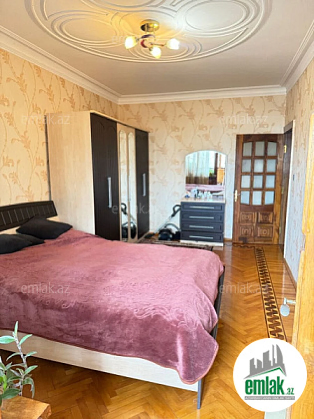 Satılır 3 otaqlı köhnə tikili 90 m²