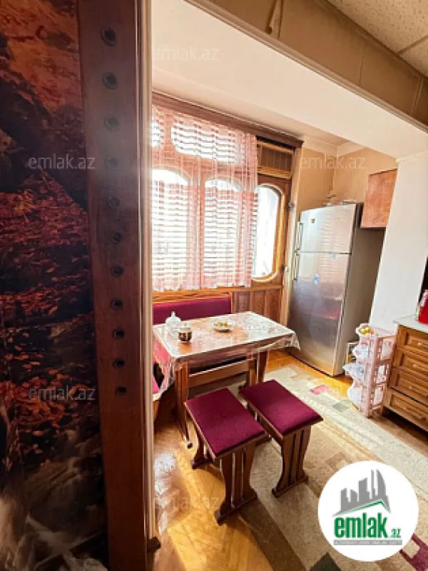 Satılır 3 otaqlı köhnə tikili 90 m²