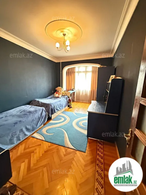 Satılır 3 otaqlı köhnə tikili 90 m²