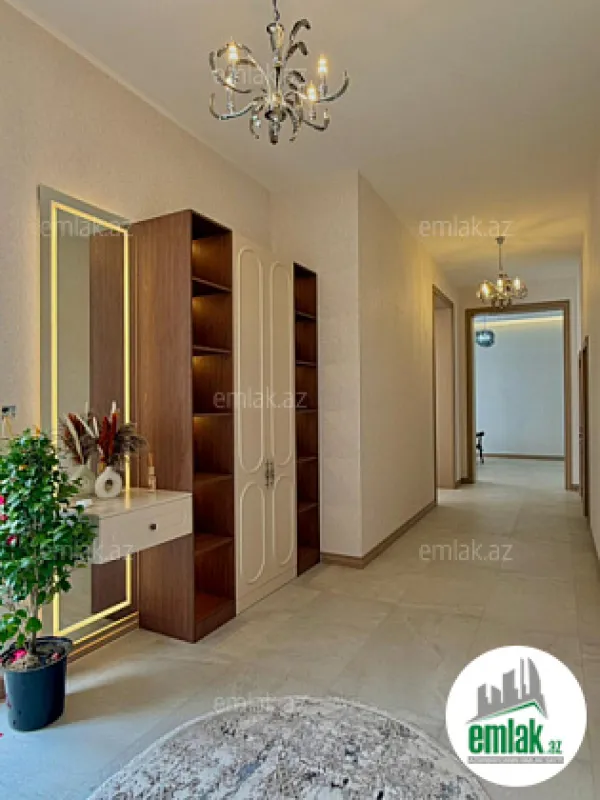 Satılır 4 otaqlı mənzil 200 m²