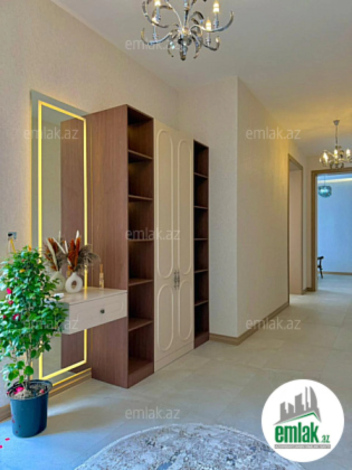 Satılır 4 otaqlı mənzil 200 m²