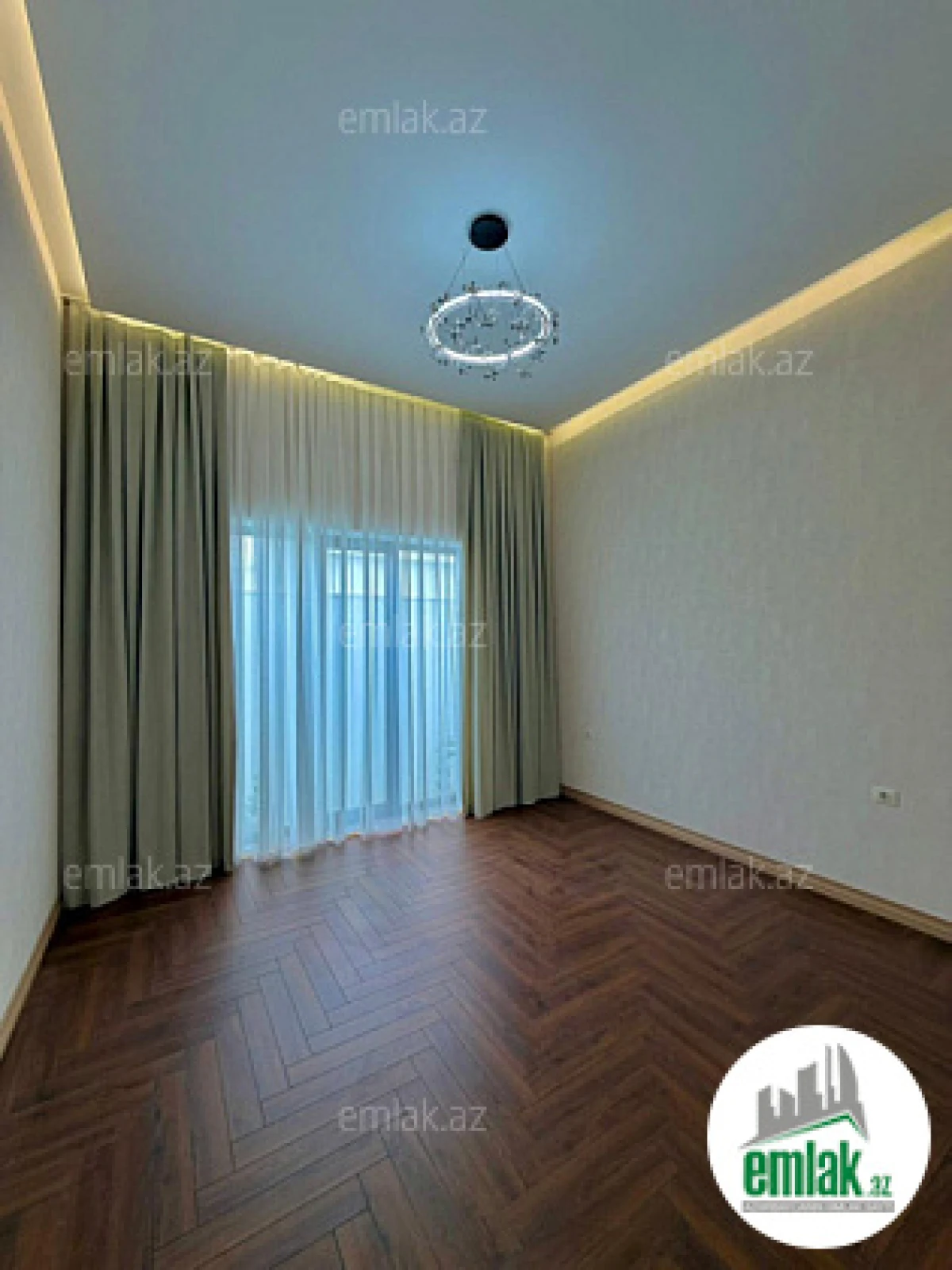 Satılır 4 otaqlı mənzil 200 m²