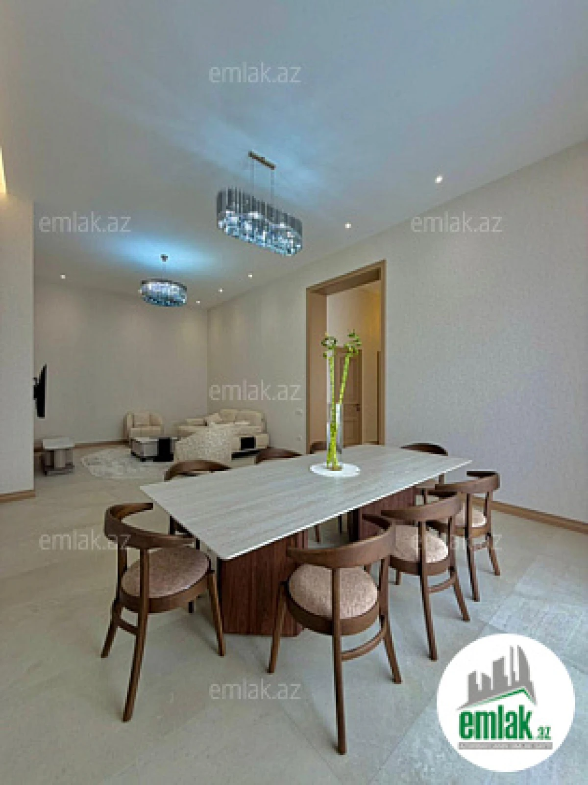 Satılır 4 otaqlı mənzil 200 m²
