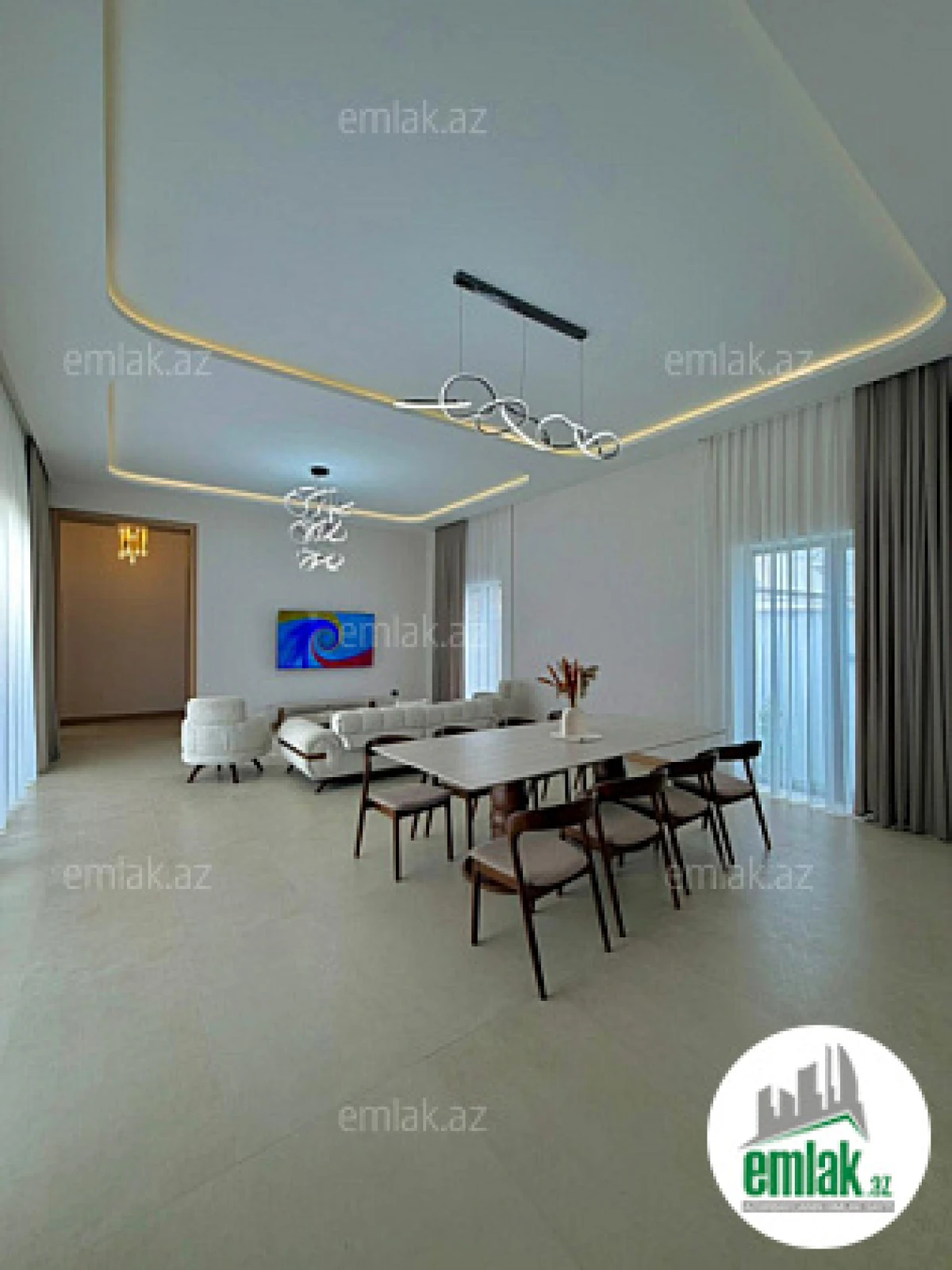 Satılır 5 otaqlı mənzil 220 m²