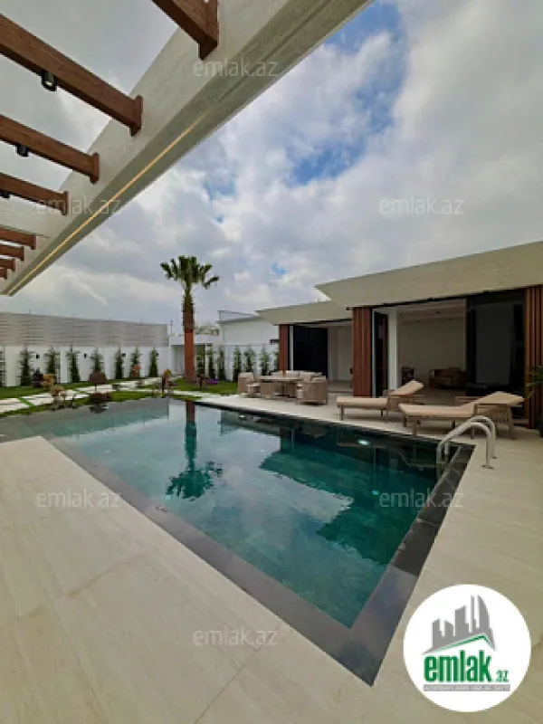 Satılır 5 otaqlı mənzil 220 m²