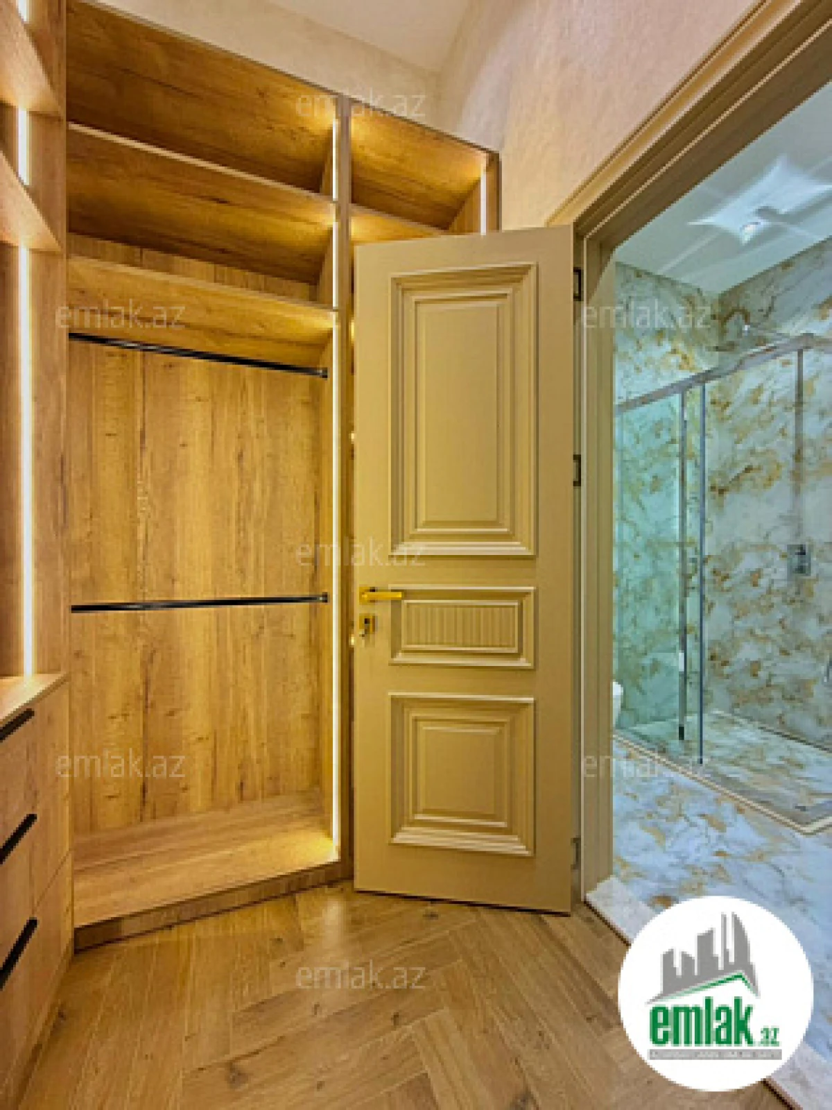 Satılır 5 otaqlı mənzil 220 m²