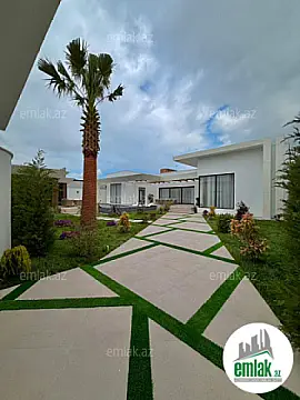 Satılır 5 otaqlı mənzil 220 m²