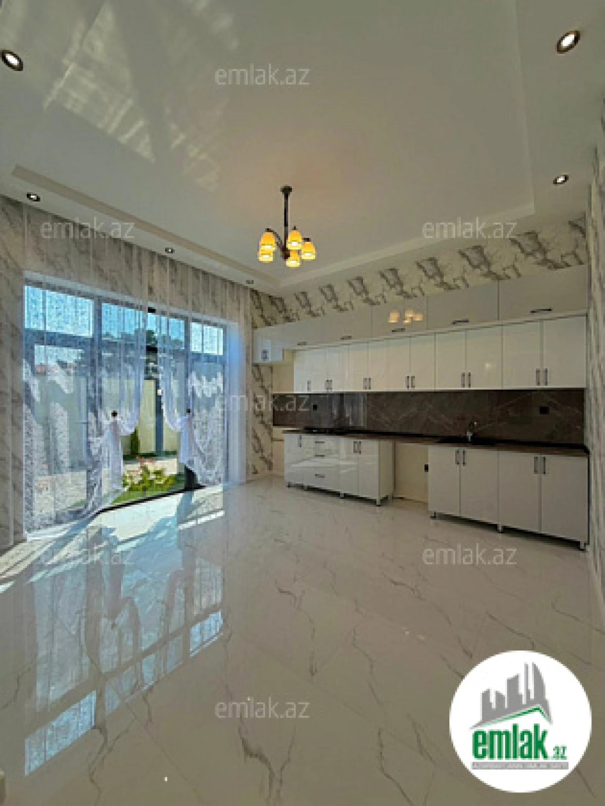 Satılır 4 otaqlı mənzil 170 m²
